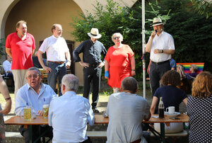 Eröffneten das erste Mitarbeiterfest innerhalb der Kiliani-Woche (von links): Burkhard Pechtl von der Mitarbeitervertretung (MAV), Weibischof Paul Reder, Bischof Dr. Franz Jung, MAV-Vorsitzende Dorothea Weitz und Generalvikar Dr. Jürgen Vorndran.